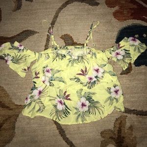 Hollister cold shoulder top!🌺